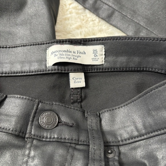 Abercrombie & Fitch Sz 25/0R Black Coated Ultra High Rise 90s Slim Straight Jean - Picture 2 of 6